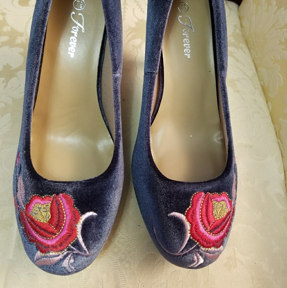 NIB Forever grey flowered pumps, "Riley" model - Picture 2 of 6